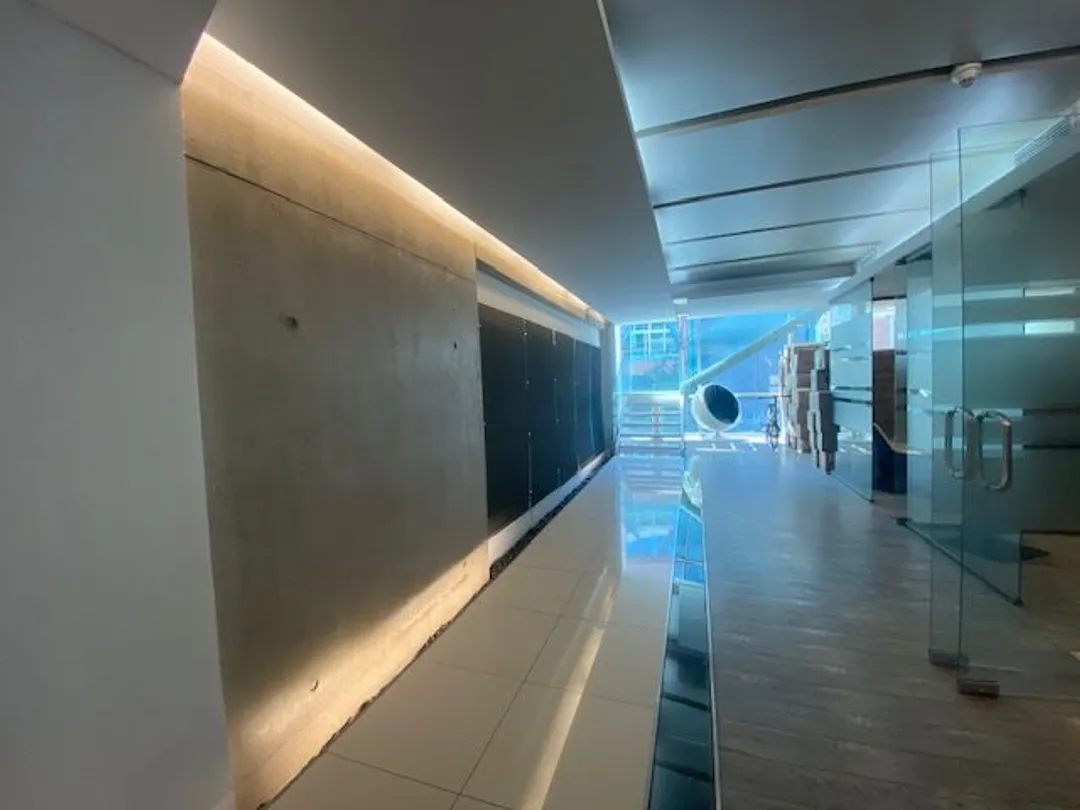 Moderna Oficina en Ciudad empresarial